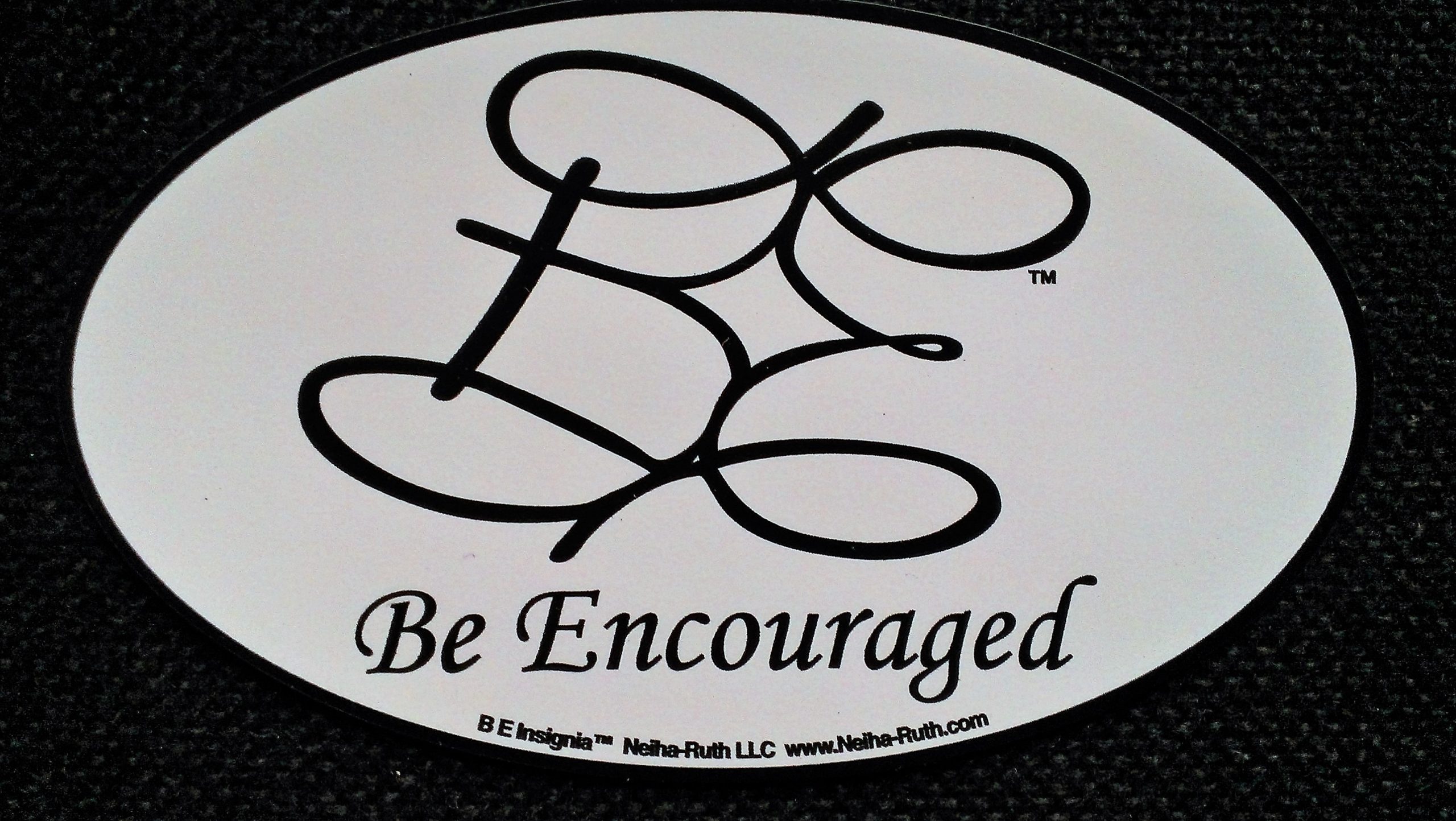 B E Insignia English Magnet