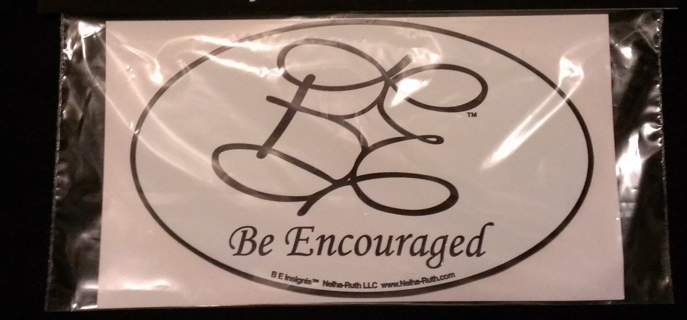 B E Insignia English Magnet - Image 2